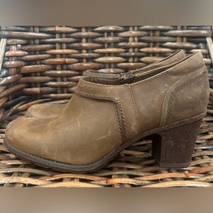 Clarks Dark Tan Brown Leather Sashlin Aleta Comfort High Heel
Bootie Size 9